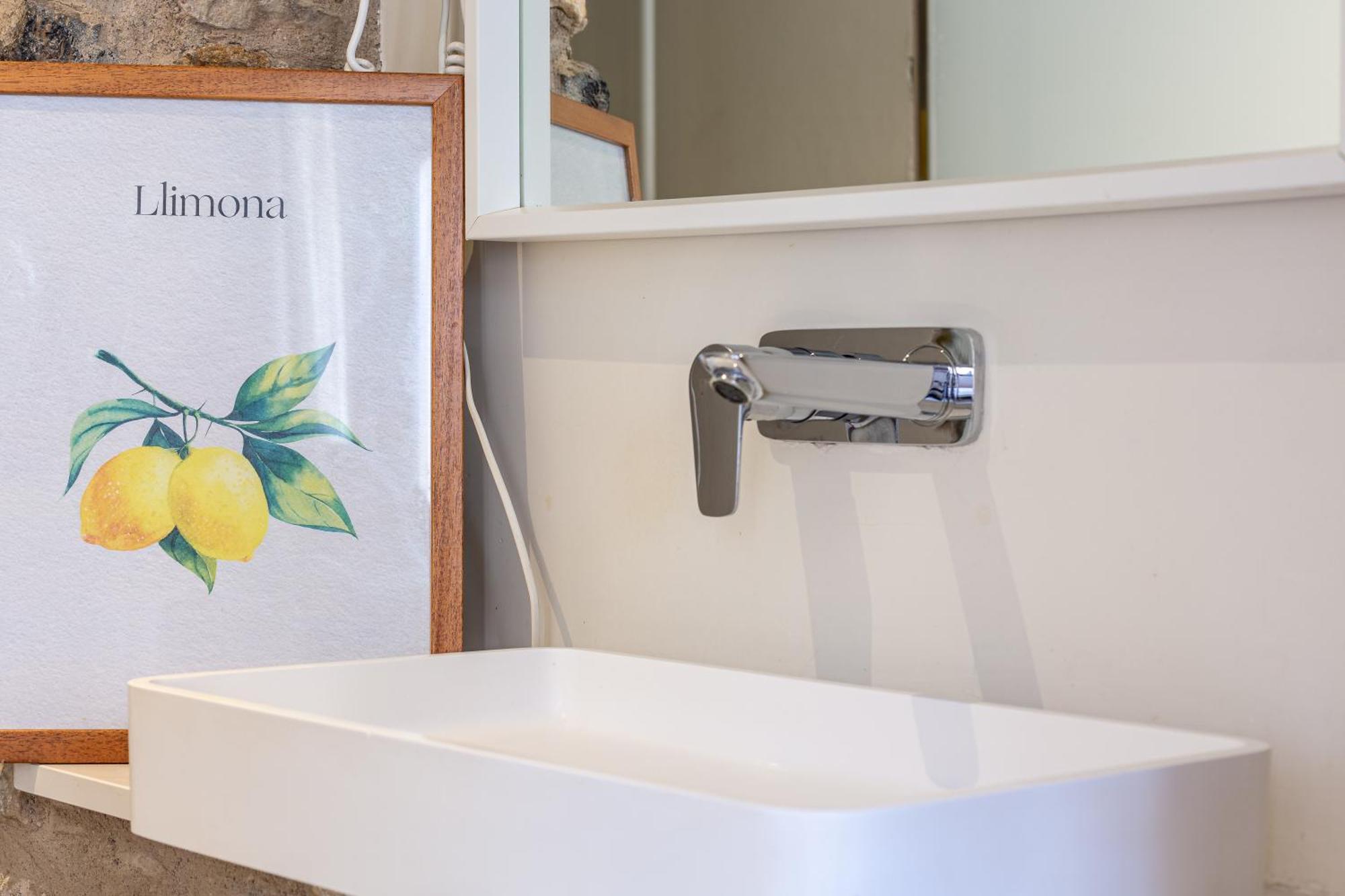 Apt 5 Limon Girona Luaran gambar